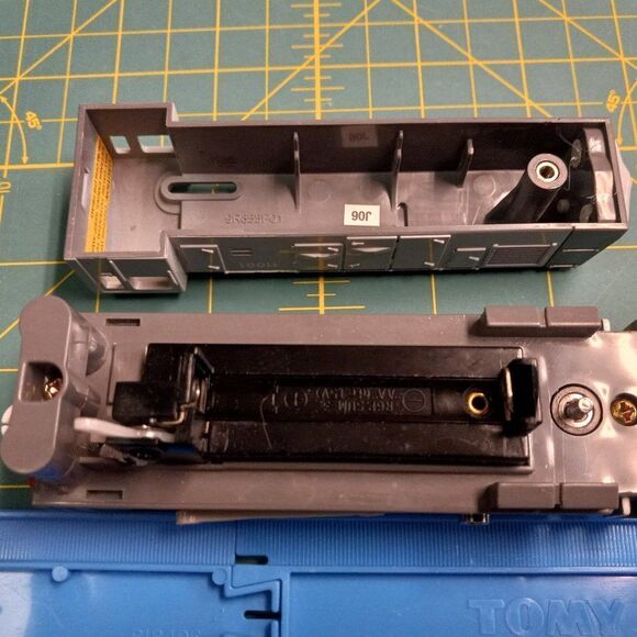 TOMY Engine Salty, Dennis with oil car - Picture 11 of 11